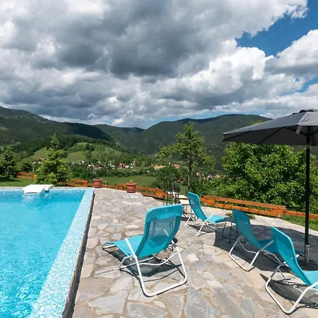 Ostanak kod kuće Neva Sobe Sa Pogledom Na Planine