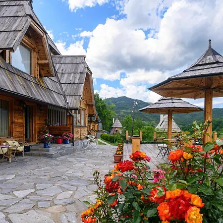 Ostanak kod kuće Neva Sobe Sa Pogledom Na Planine *