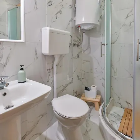 Privat bolig Neva Sobe Sa Pogledom Na Planine *