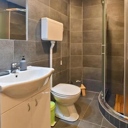 Privat bolig Neva Sobe Sa Pogledom Na Planine *