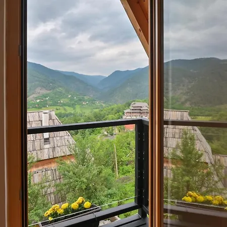 Neva Sobe Sa Pogledom Na Planine Ostanak kod kuće *