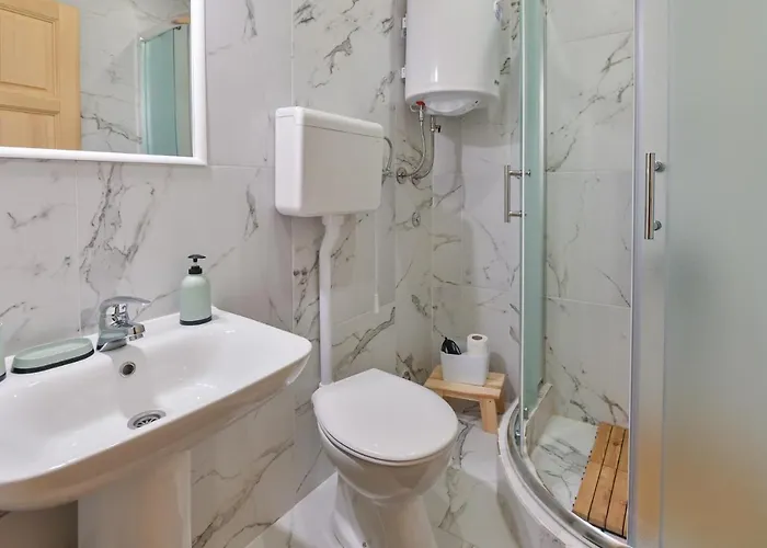 民宿 Neva Sobe Sa Pogledom Na Planine *