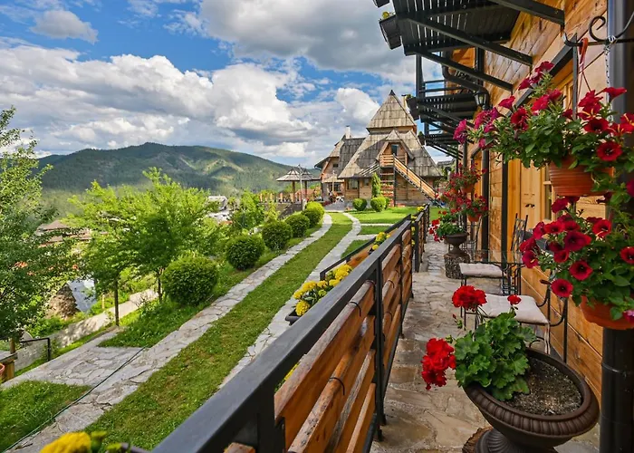 Neva Sobe Sa Pogledom Na Planine 民宿 *