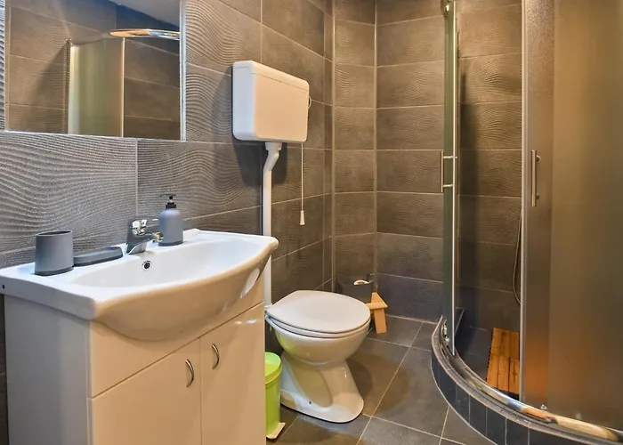 民宿 Neva Sobe Sa Pogledom Na Planine *